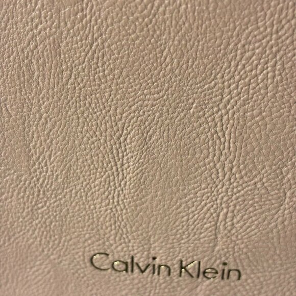 Calvin Klein Blush Pink Leather Crossbody Bag With Gold Chain Strap & Adjustable - Picture 12 of 12